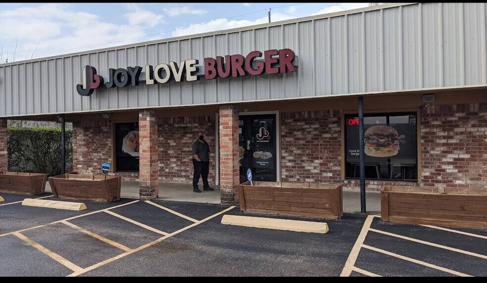 Primary Photo Of 6507 Brittmoore Rd, Houston Restaurant For Sale