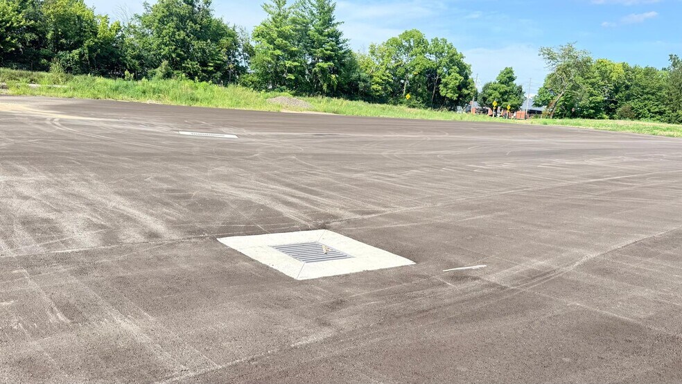 More Photos Of 130 S Mitthoeffer Rd, Indianapolis Warehouse For Sale