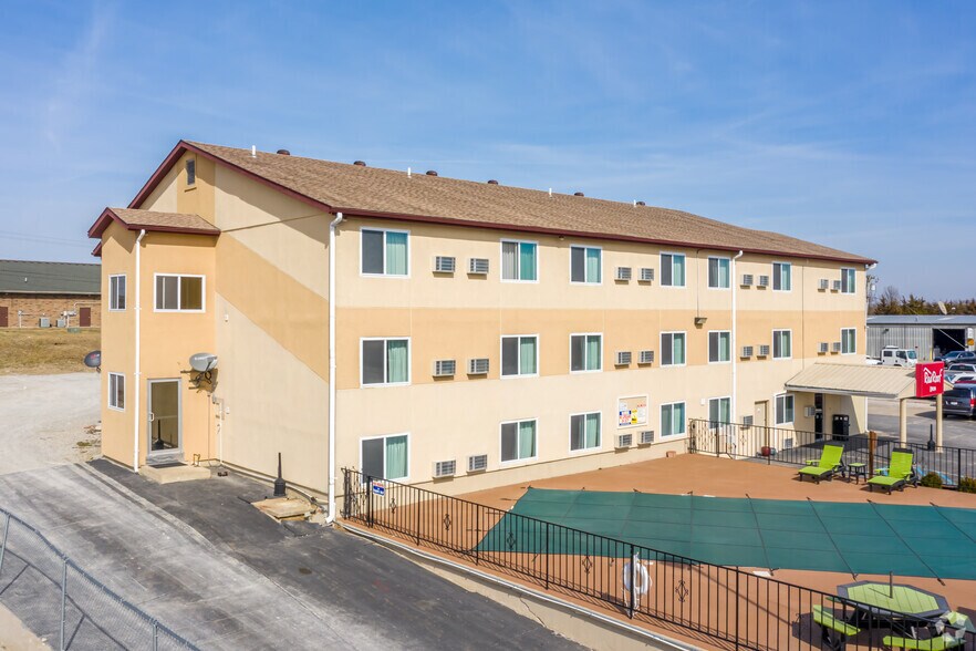 More Photos Of 501 Northland Dr, Cameron Hotel For Sale