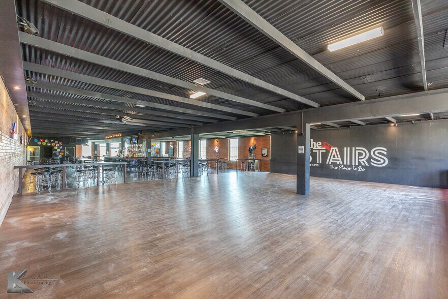 More Photos Of 141 Oak St, Abilene Storefront Retail Office For Sale