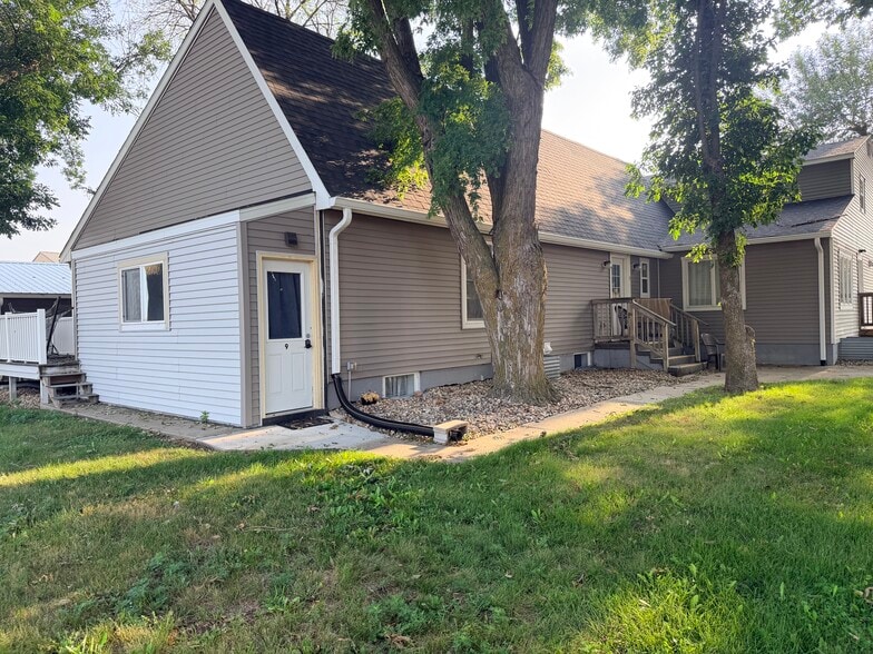 More Photos Of 2212 Okoboji Ave, Milford Apartments For Sale