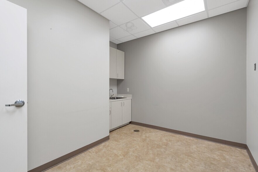 More Photos Of 4385 Johns Creek Pky, Suwanee Medical For Lease