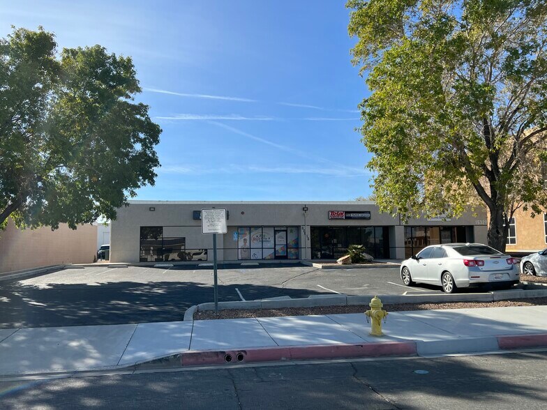 More Photos Of 15329 Bonanza Rd, Victorville Showroom For Lease