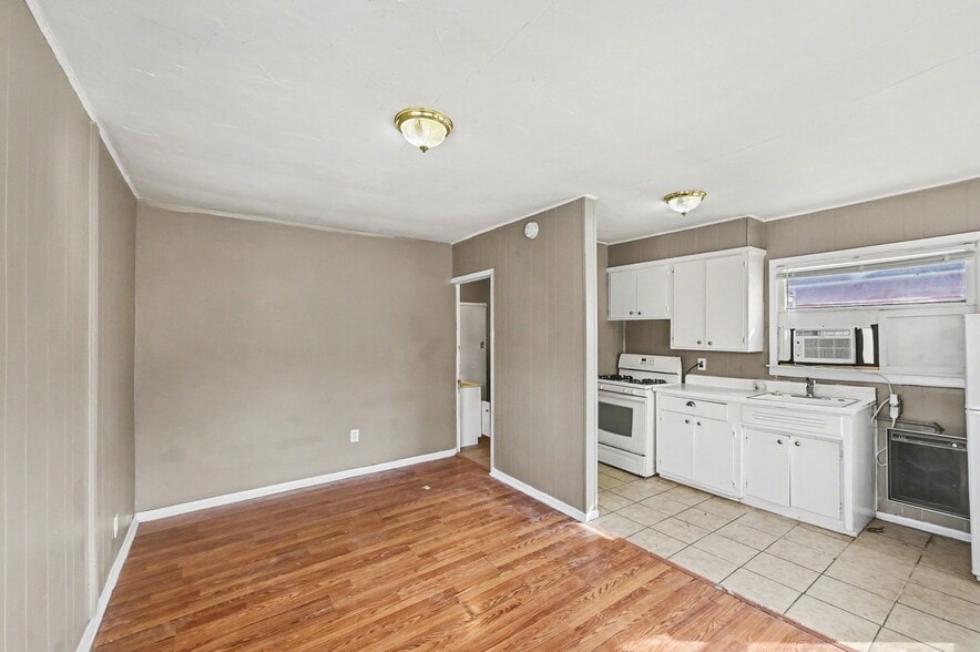 More Photos Of 308 Chestnut St, Silver Lake Apartments For Sale