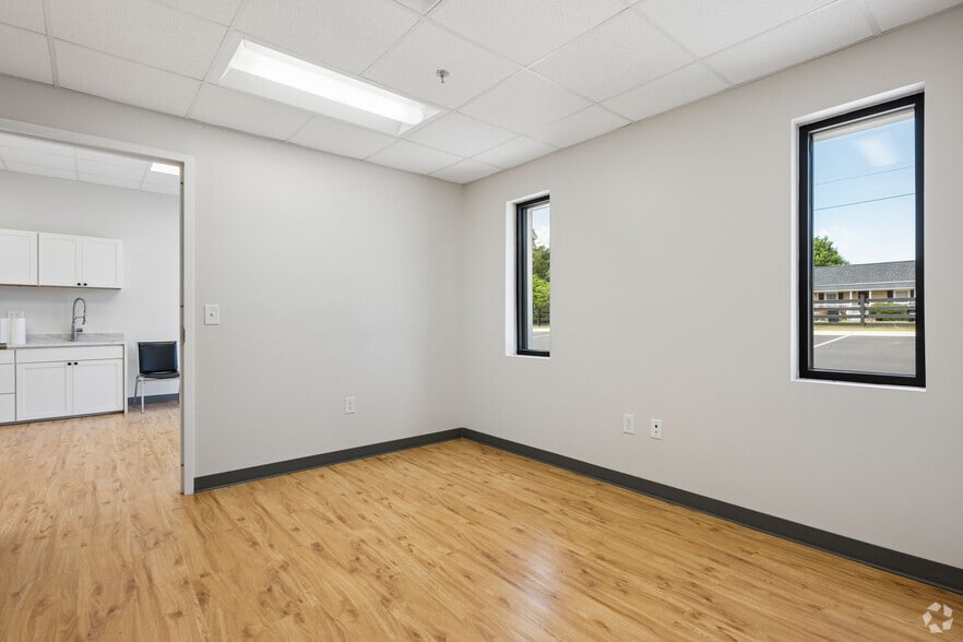 More Photos Of 114 S State St, Haw River Manufacturing For Sale