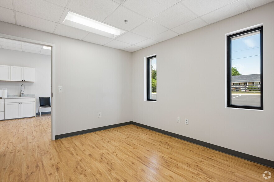 More Photos Of 114 S State St, Haw River Manufacturing For Lease