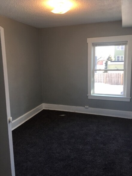 More Photos Of 933 18th St, Des Moines Apartments For Sale