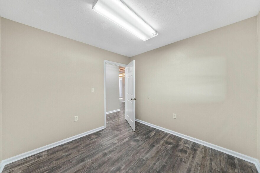 More Photos Of 1225 Transmitter Rd, Panama City Warehouse For Lease