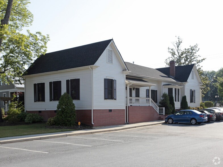 More Photos Of 235 S Glynn St, Fayetteville Office For Lease