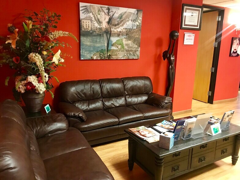 More Photos Of 50 N La Cienega Blvd, Beverly Hills Coworking Space