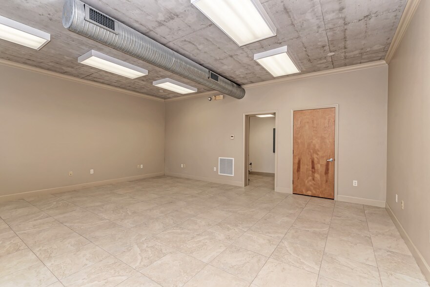 More Photos Of 1926 18th St, Sarasota Warehouse For Sale