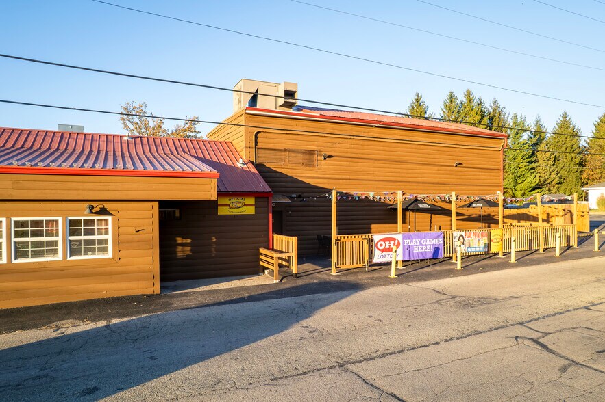 More Photos Of 617 S Washington St, New Paris Bar For Sale