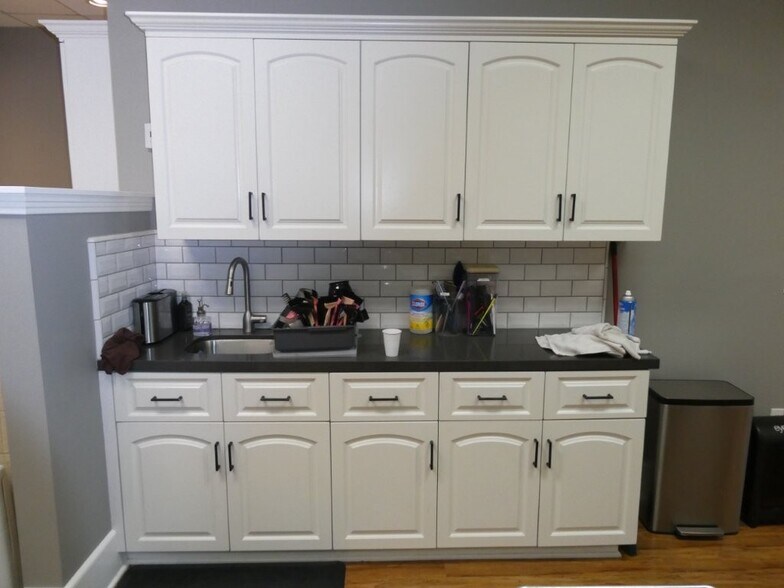 More Photos Of 1101 Foothill Blvd, La Cañada Flintridge Storefront For Lease