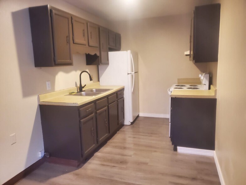 More Photos Of 2100-2108 Sidney St, Pine Bluff Apartments For Sale