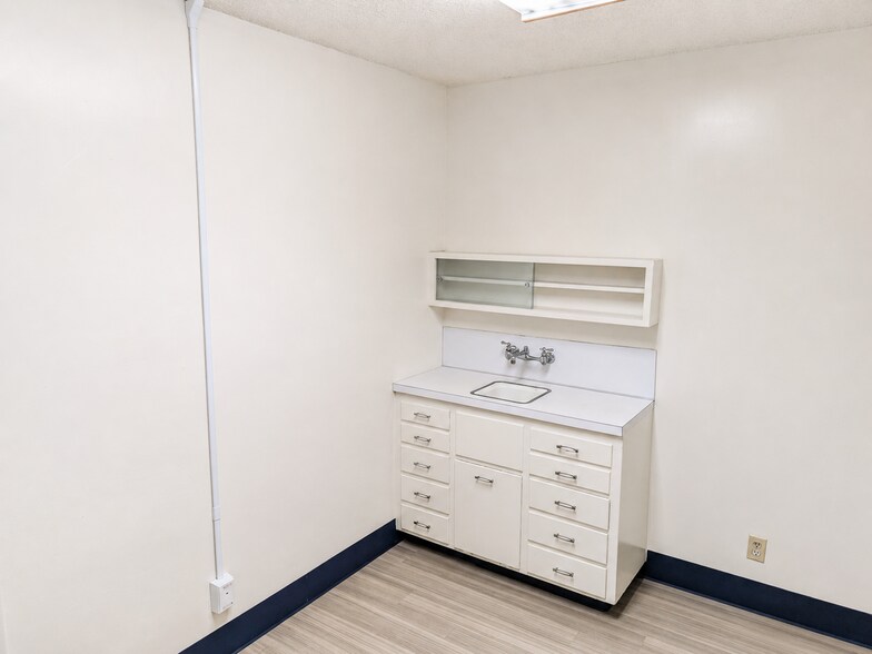 More Photos Of 910-914 E Gladstone St, Azusa Medical For Lease