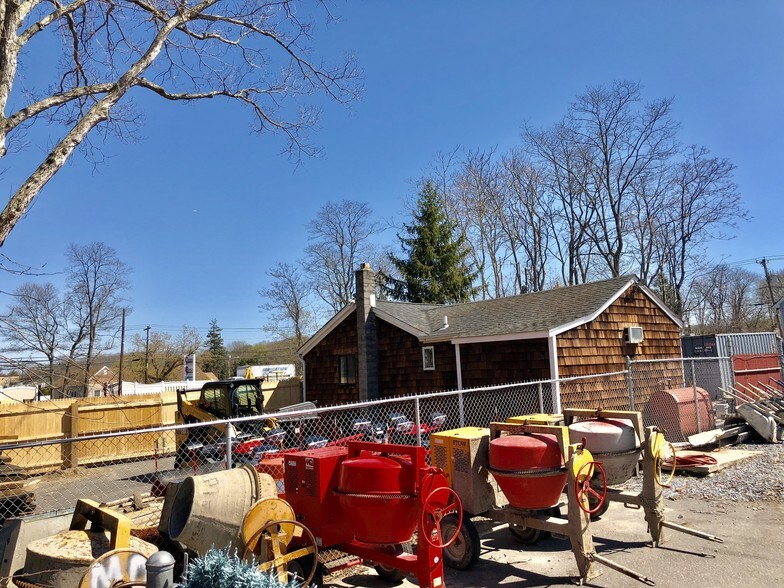 More Photos Of 96-122 Railroad Ave, Center Moriches Freestanding For Sale