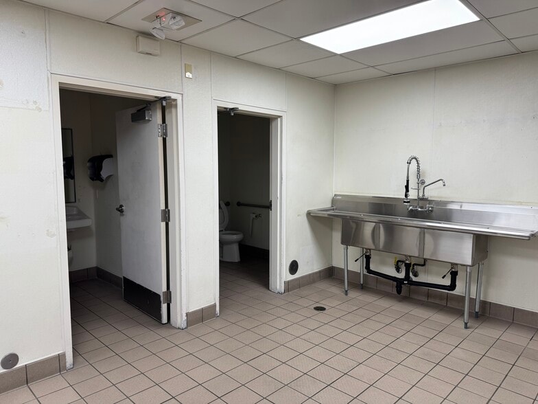More Photos Of 1901-1905 Pacific Coast Hwy, Lomita Restaurant For Sale