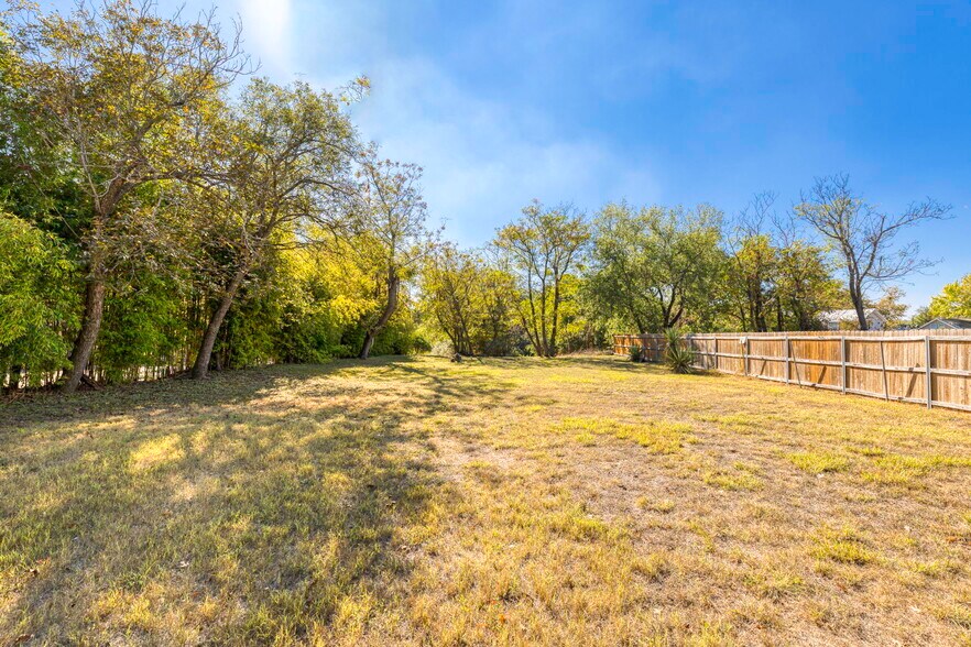 More Photos Of 322 S Main St, Boerne General Retail For Sale