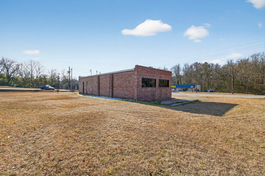 More Photos Of 4800 Lamb Ave, Union Point Service For Sale
