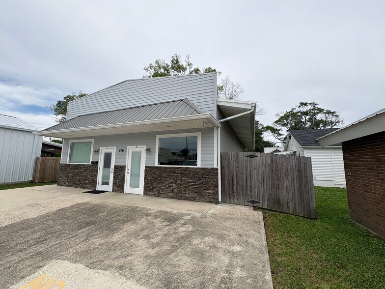 Primary Photo Of 276 E Pine St, Ponchatoula Office For Sale