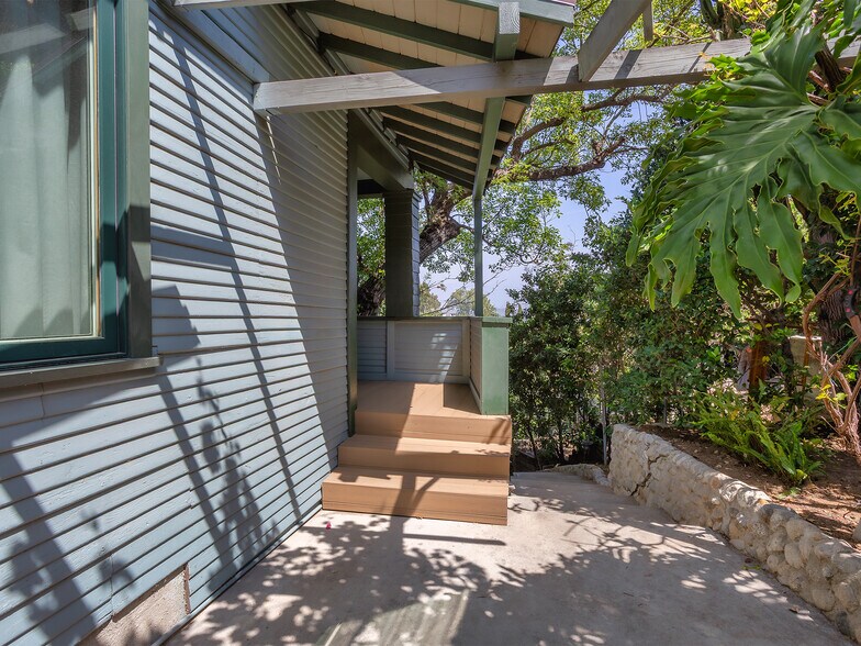 More Photos Of 1825 Altivo Way, Los Angeles Multifamily For Sale
