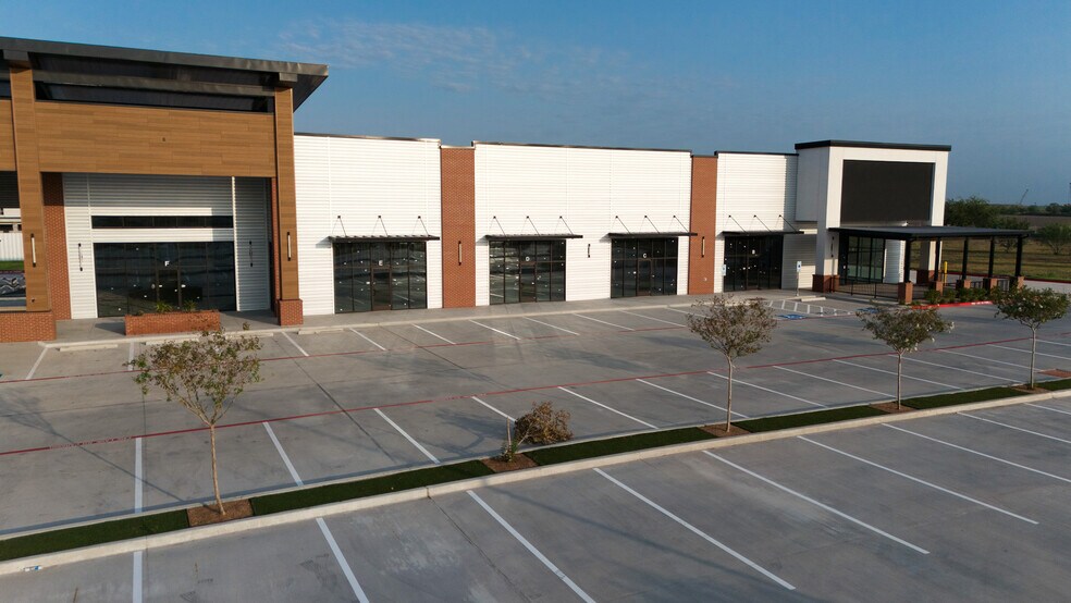 More Photos Of 3100 N. McColl Rd, Hidalgo General Retail For Lease