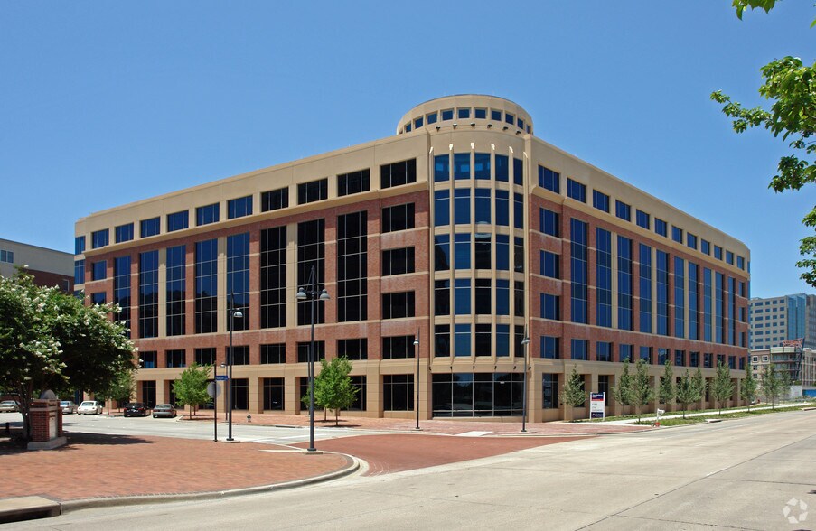 More Photos Of 15725 Dallas Pky, Addison Office Residential For Lease