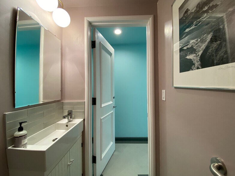 More Photos Of 3201-3215 Macarthur Blvd, Oakland Medical For Sale