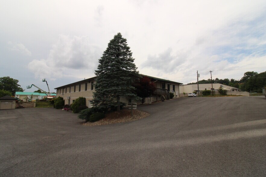More Photos Of 2031 Pleasant Valley Rd, Fairmont Medical For Lease