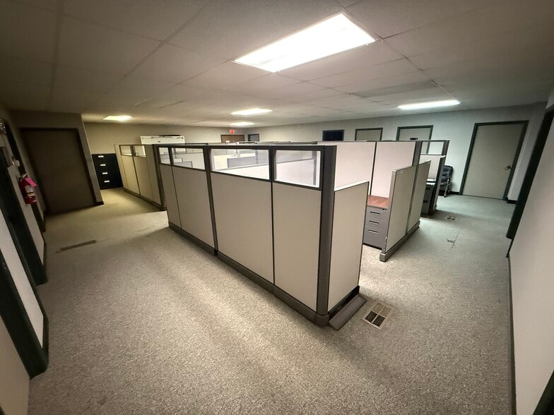 More Photos Of 1001 Berryville St, El Paso Warehouse For Sale