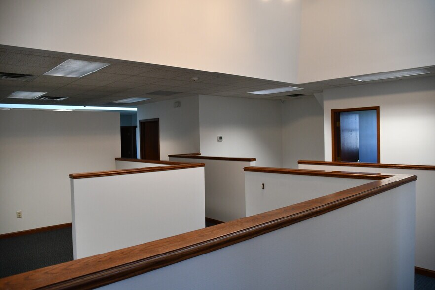 More Photos Of 9211 Broadway, Merrillville Office For Lease