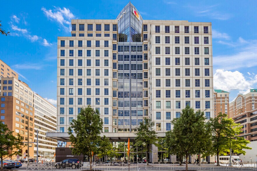 Primary Photo Of 4250 N Fairfax Dr, Arlington Office For Sale