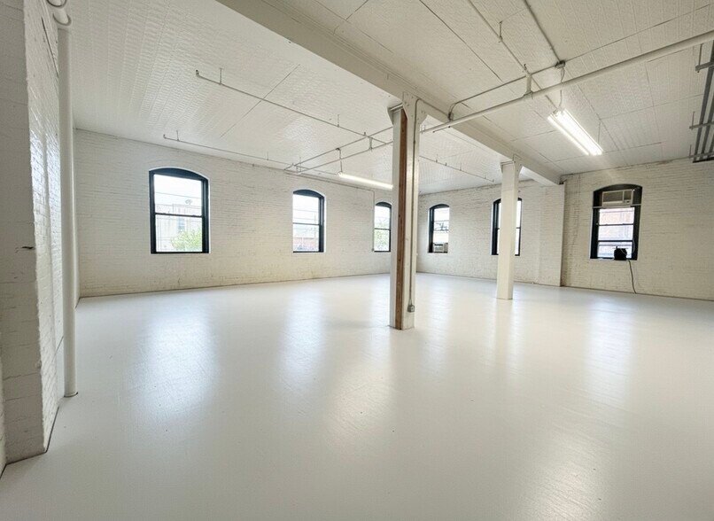 More Photos Of 3511 9th St, Long Island City Office Residential For Lease