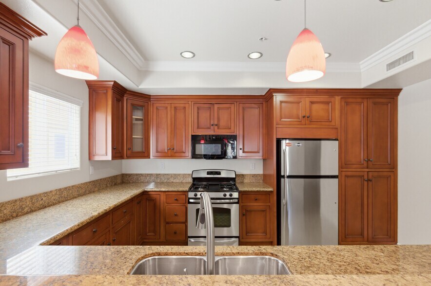 More Photos Of 1101 East Ave, Burbank Apartments For Sale