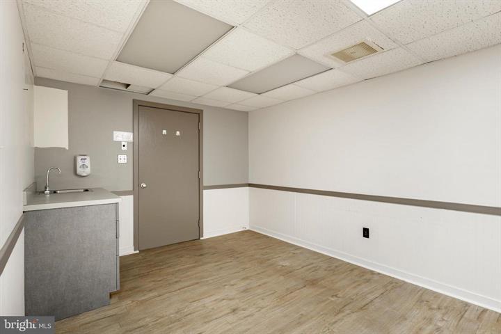 More Photos Of 915 N Hanover St, Elizabethtown Medical For Sale