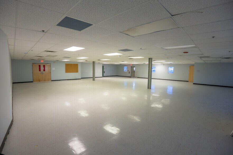 More Photos Of 2140 W Washington St, Orlando Distribution For Lease