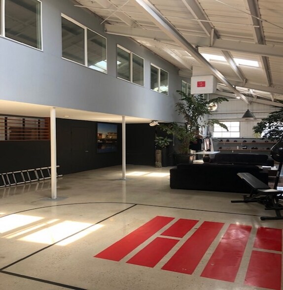 More Photos Of 3025 Airport Ave, Santa Monica Loft Creative Space For Lease