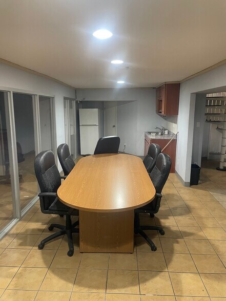 More Photos Of 817 Westchester Ave, Bronx Convenience Store For Lease