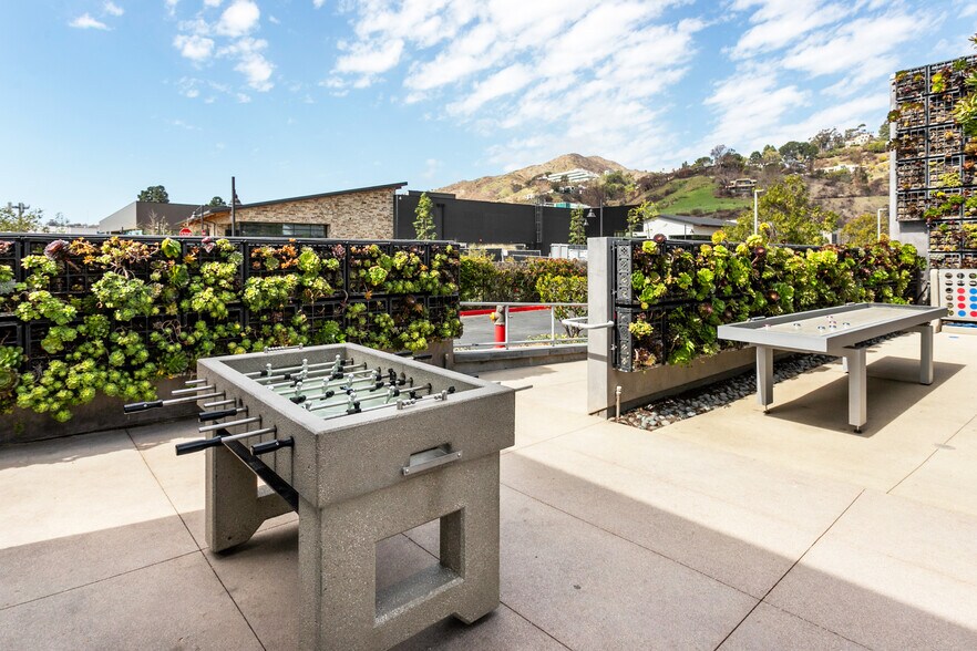 More Photos Of 23401 Civic Center Way, Malibu Restaurant For Lease