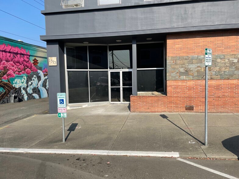 More Photos Of 1313 Hewitt Ave, Everett Storefront Retail Residential For Lease