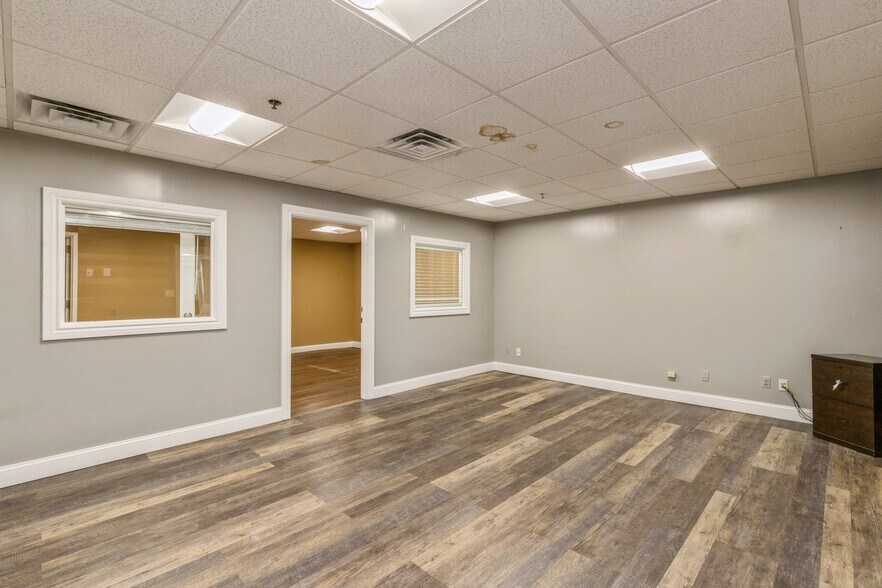 More Photos Of 108-122 New South Rd, Hicksville Warehouse For Lease
