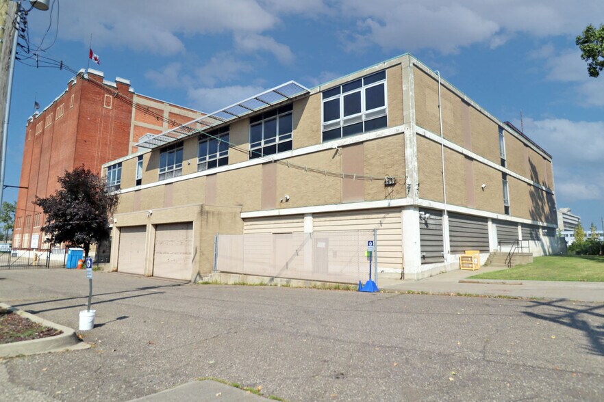 Primary Photo Of 2000 Howard St, Detroit Manufacturing For Sale