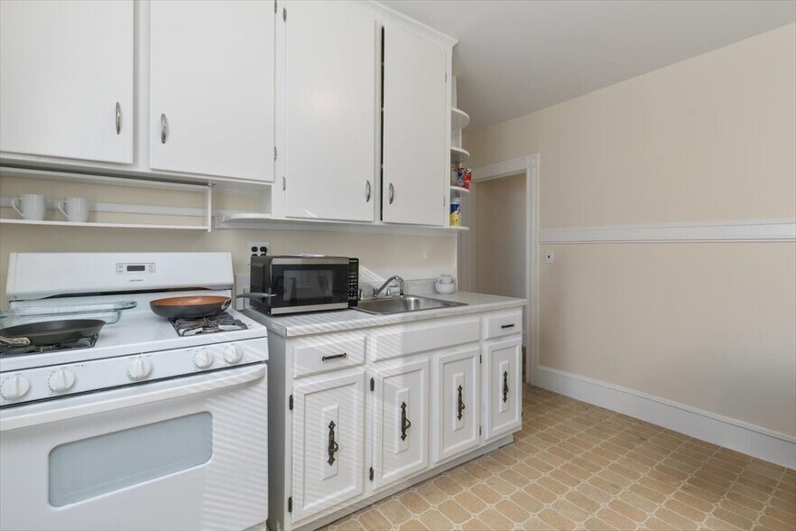 More Photos Of 412 Cabot St, Beverly Apartments For Sale