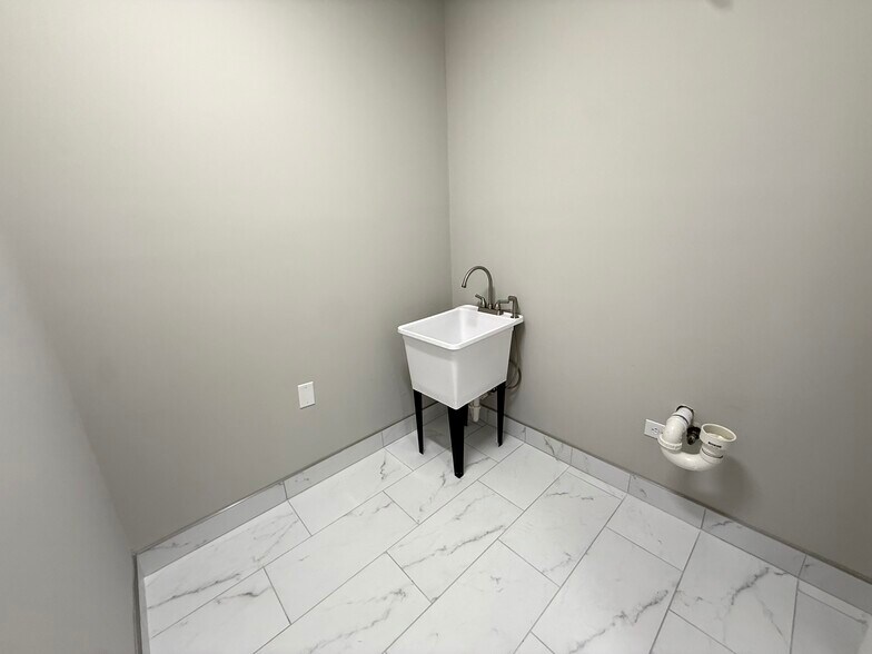 More Photos Of 882 E Main St, Spartanburg Office Residential For Sale