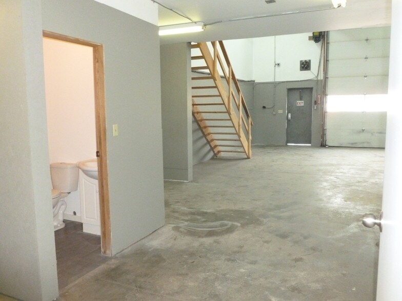 More Photos Of 4646 Riverside Dr, Red Deer Flex For Sale