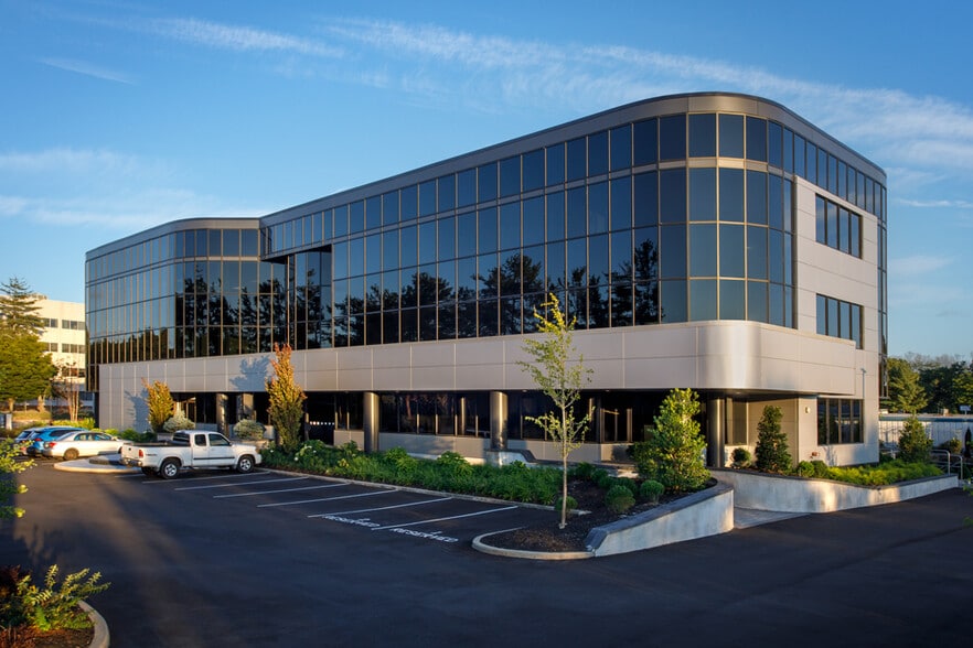 More Photos Of 2150 Joshuas Path, Hauppauge Office For Lease