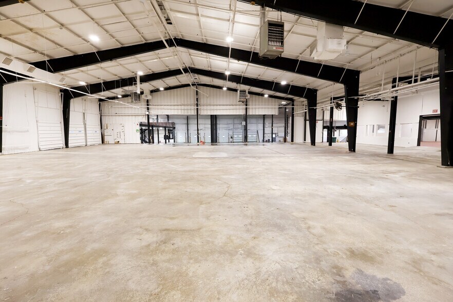 More Photos Of 218-222 Highland Ave, Salem Warehouse For Lease