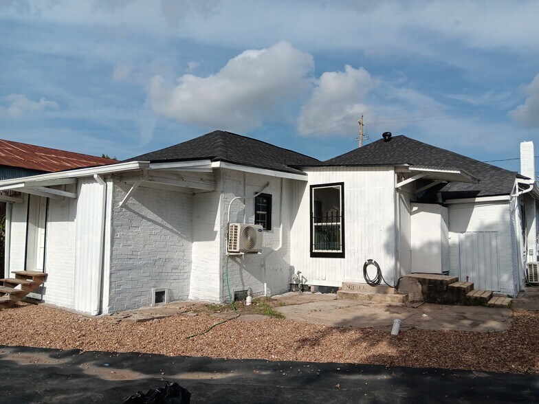 More Photos Of 304 S Lockwood Dr, Houston Storefront Retail Office For Sale