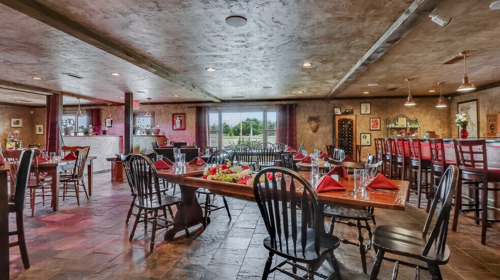 More Photos Of 1114 N Bluebird Rd, Eagle River Bar For Sale