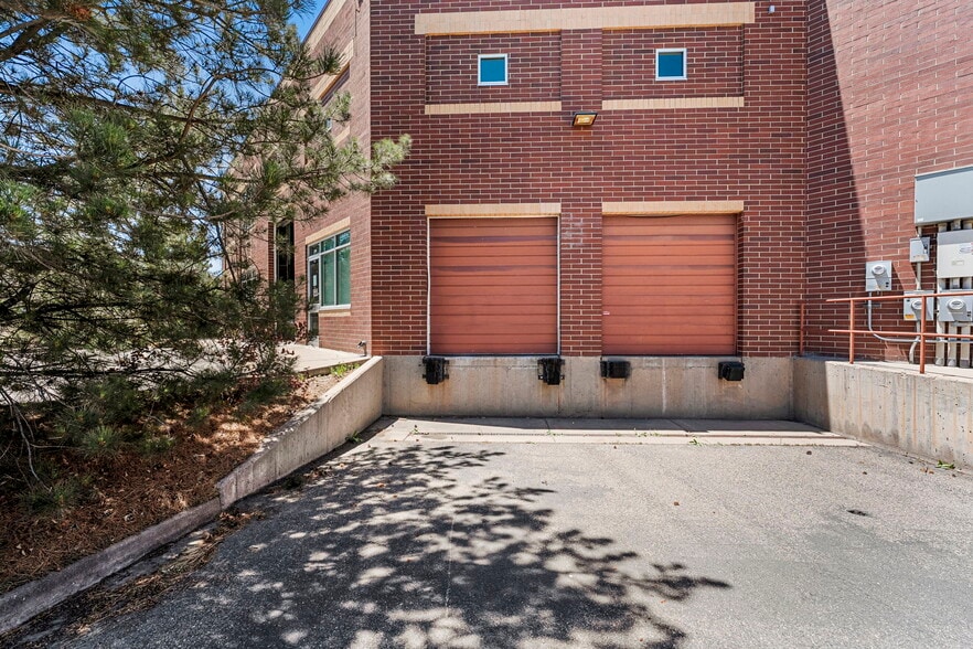 More Photos Of 861 Southpark Dr, Littleton Flex For Sale